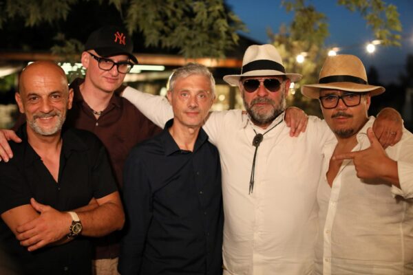 Il gruppo musicale Antonio Ballarano Band durante una serata live all’Osteria Favorita